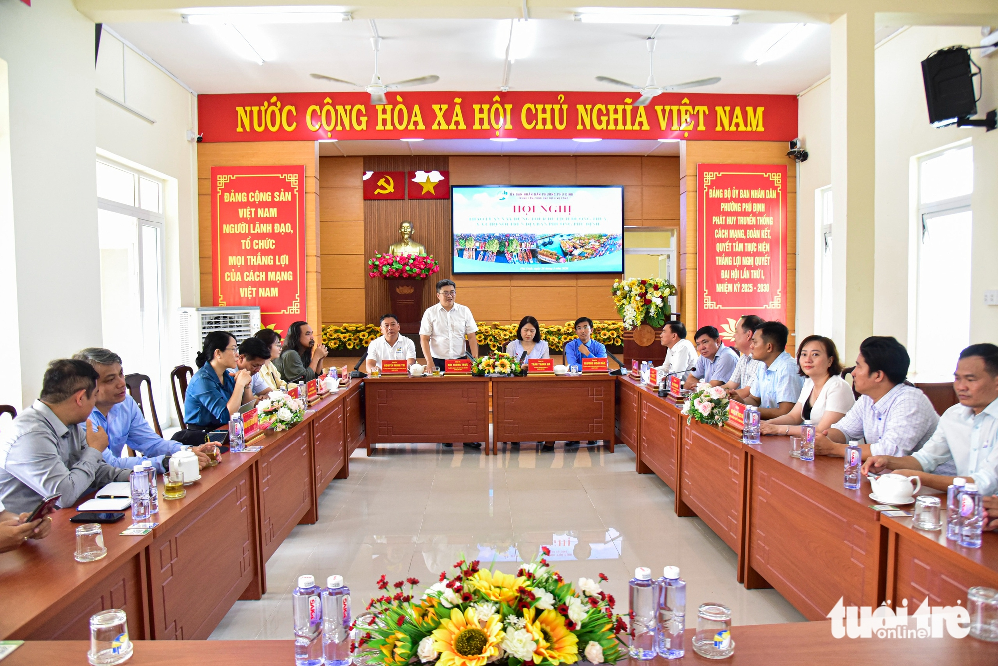 Đoàn khảo sát phát triển du lịch đường sông Phường Phú Định dọc Kênh Đôi